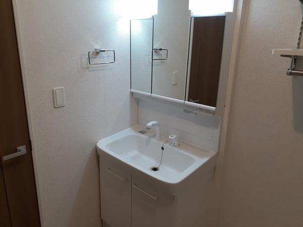 中央市西花輪のアパート