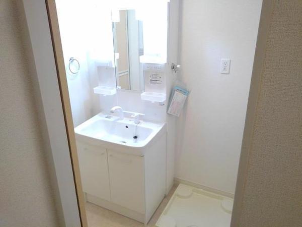 中巨摩郡昭和町紙漉阿原のアパート