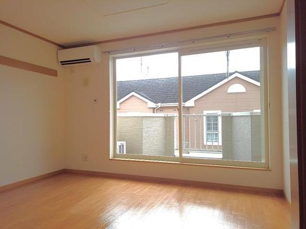甲州市塩山小屋敷のアパート