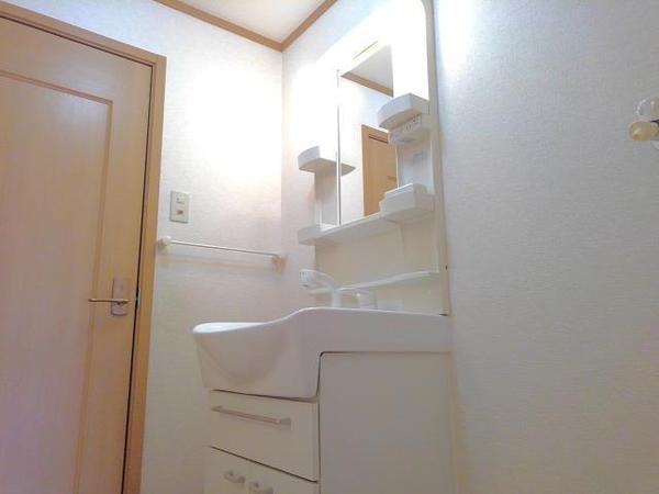 甲州市塩山小屋敷のアパート