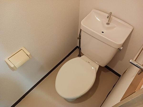 中央市成島のアパート