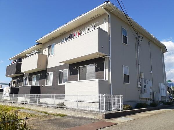 笛吹市御坂町国衙のアパート