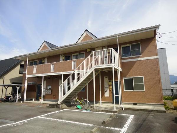 甲府市国母８丁目のアパート