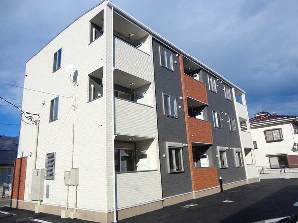 甲府市朝気１丁目のアパート