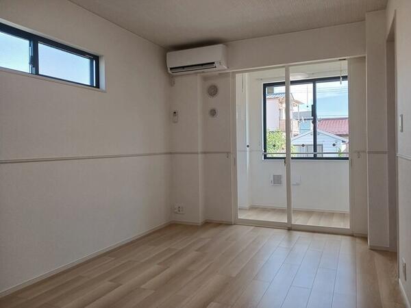 ヒカルサ甲府国母　イースト