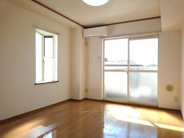 甲府市新田町のアパート