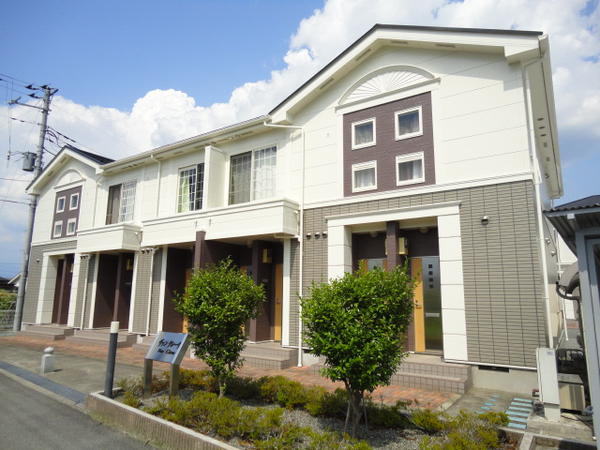 中央市西花輪のアパート