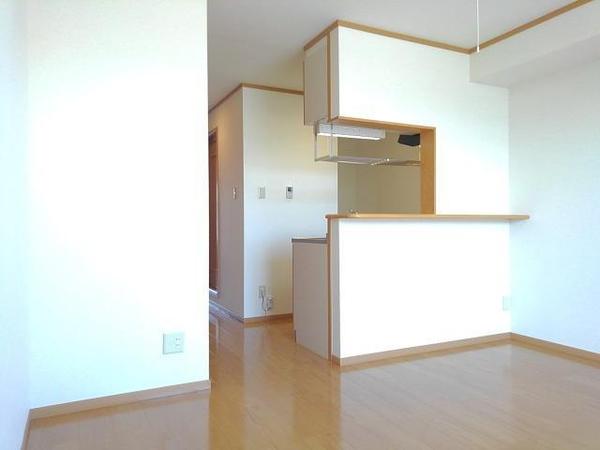 中央市西花輪のアパート