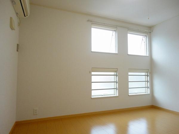 笛吹市石和町市部のアパート