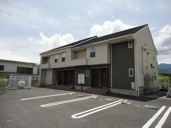 笛吹市御坂町二之宮のアパート