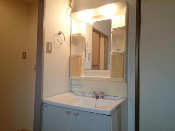 笛吹市春日居町鎮目のアパート