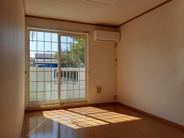 中央市西花輪のアパート