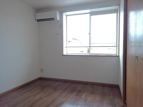 中央市布施のアパート