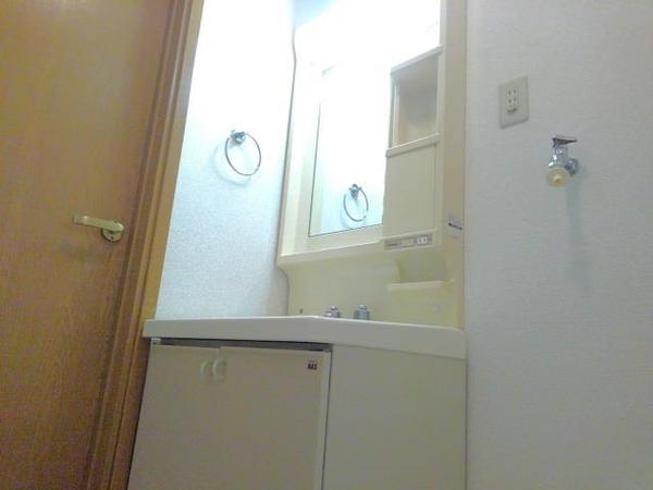 中央市布施のアパート