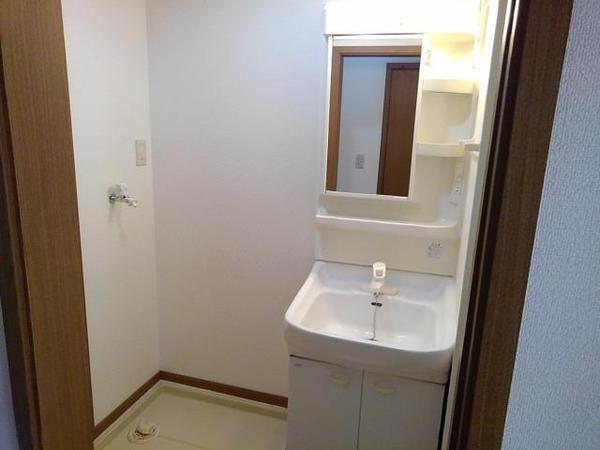 甲府市新田町のアパート