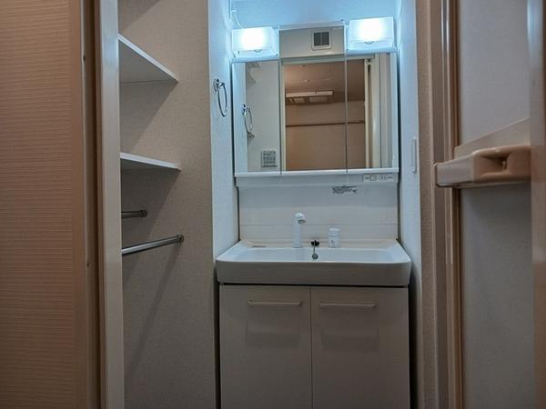 笛吹市石和町川中島のアパート