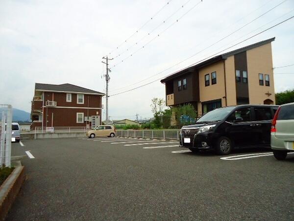 韮崎市大草町若尾のアパート