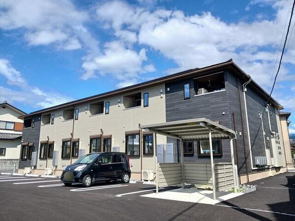 甲府市貢川２丁目のアパート