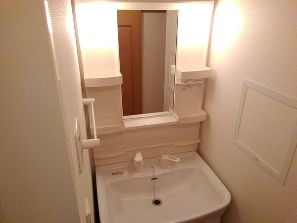 韮崎市大草町若尾のアパート