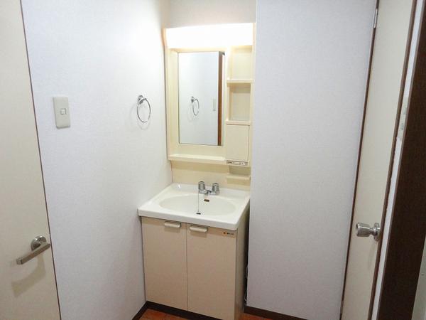 中央市中楯のアパート