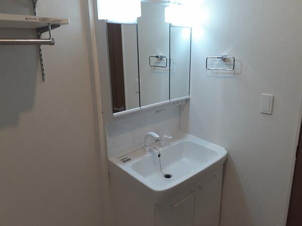 中央市西花輪のアパート