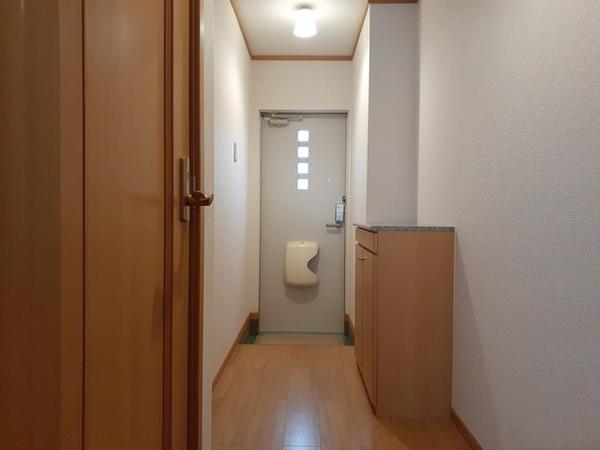 中央市西花輪のアパート