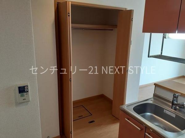 中央市西花輪のアパート