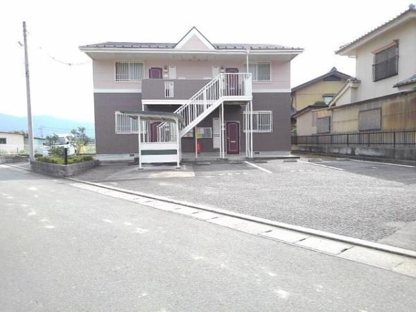 中央市布施のアパート