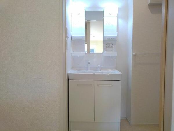 中巨摩郡昭和町紙漉阿原のアパート