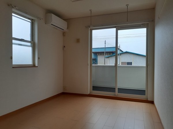 南アルプス市西南湖のアパート