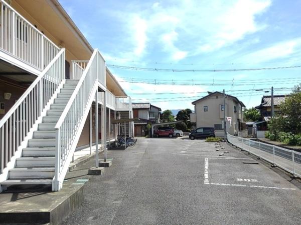 笛吹市春日居町鎮目のアパート