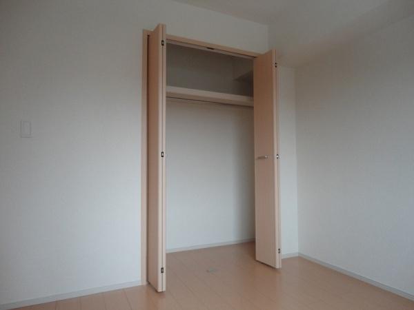 中央市西花輪のアパート