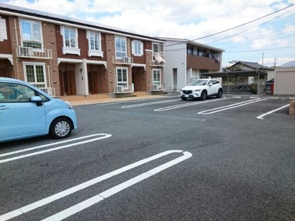 中央市西花輪のアパート