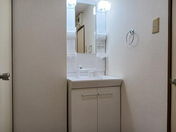 中央市中楯のアパート