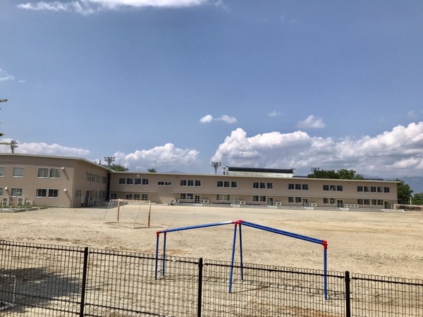 南アルプス市浅原のアパート(中央市立田富北小学校)