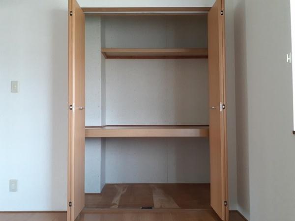 中央市布施のアパート