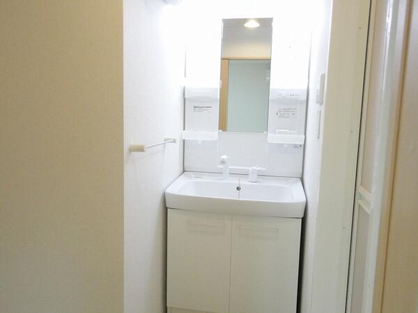 中巨摩郡昭和町清水新居のアパート