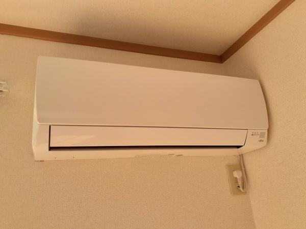 中央市西花輪のアパート