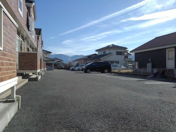 中央市西花輪のアパート