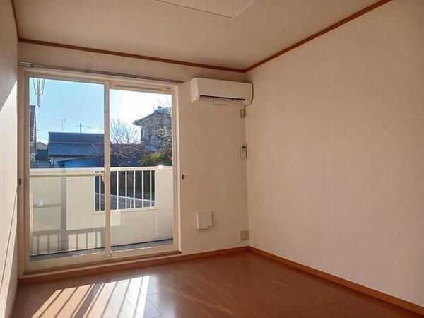 中央市西花輪のアパート