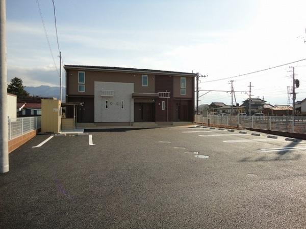 中央市東花輪のアパート