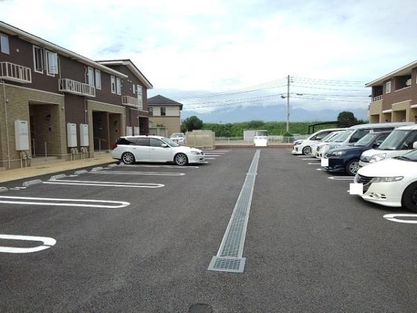 甲府市中小河原町のアパート