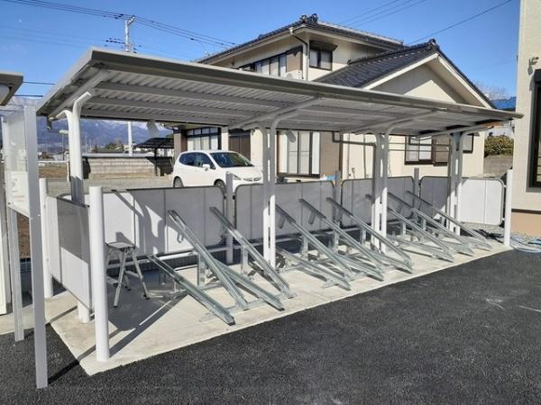 中央市西花輪のアパート