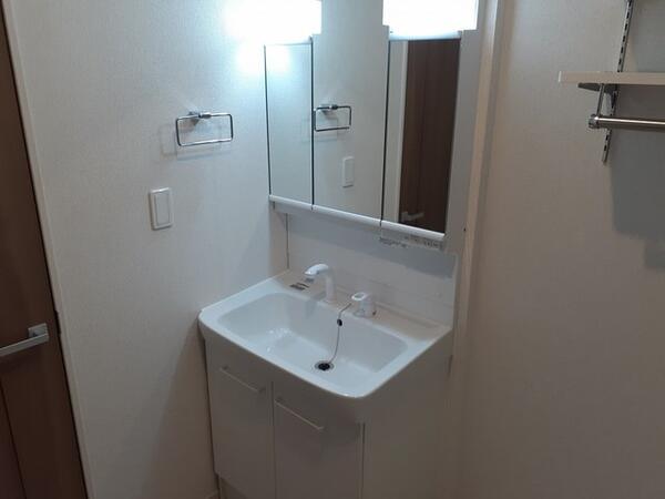 中央市西花輪のアパート