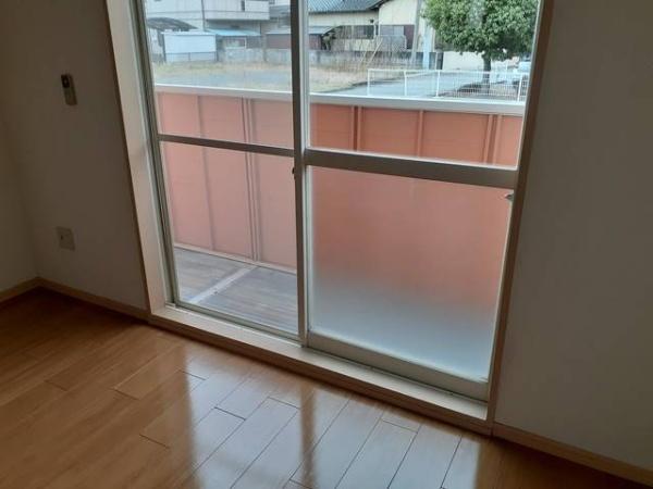 中央市西花輪のアパート