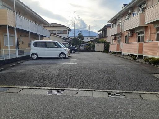 中央市西花輪のアパート