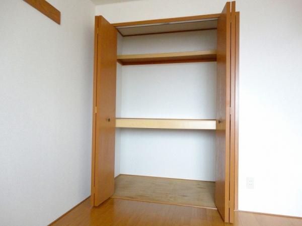 中央市布施のアパート