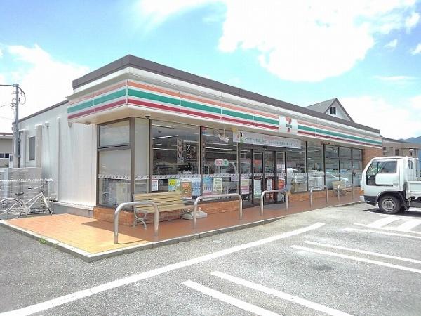 山梨市七日市場のアパート