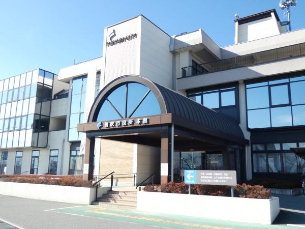 笛吹市石和町市部のアパート(笛吹市役所本館)