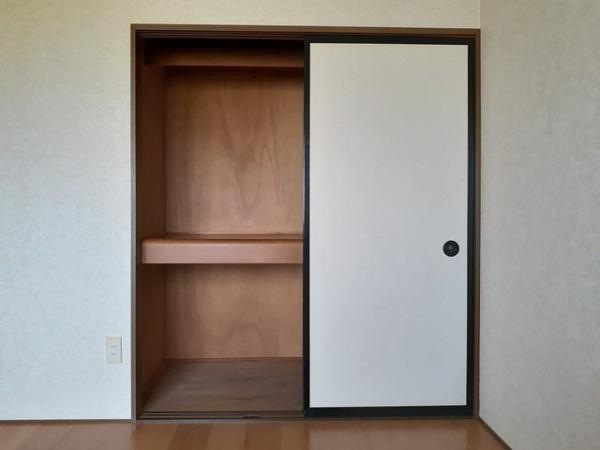 中央市布施のアパート